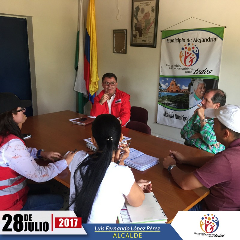 Reuni�n con la Gobernaci�n de Antioquia y contratista para pavimentaci�n de la v�a